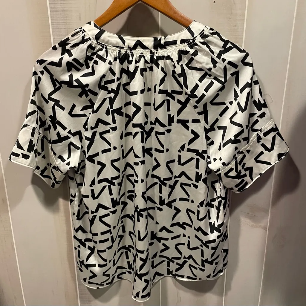 Cute silky maximalist art deco geometric squiggle lines button front blouse pop - Image 5