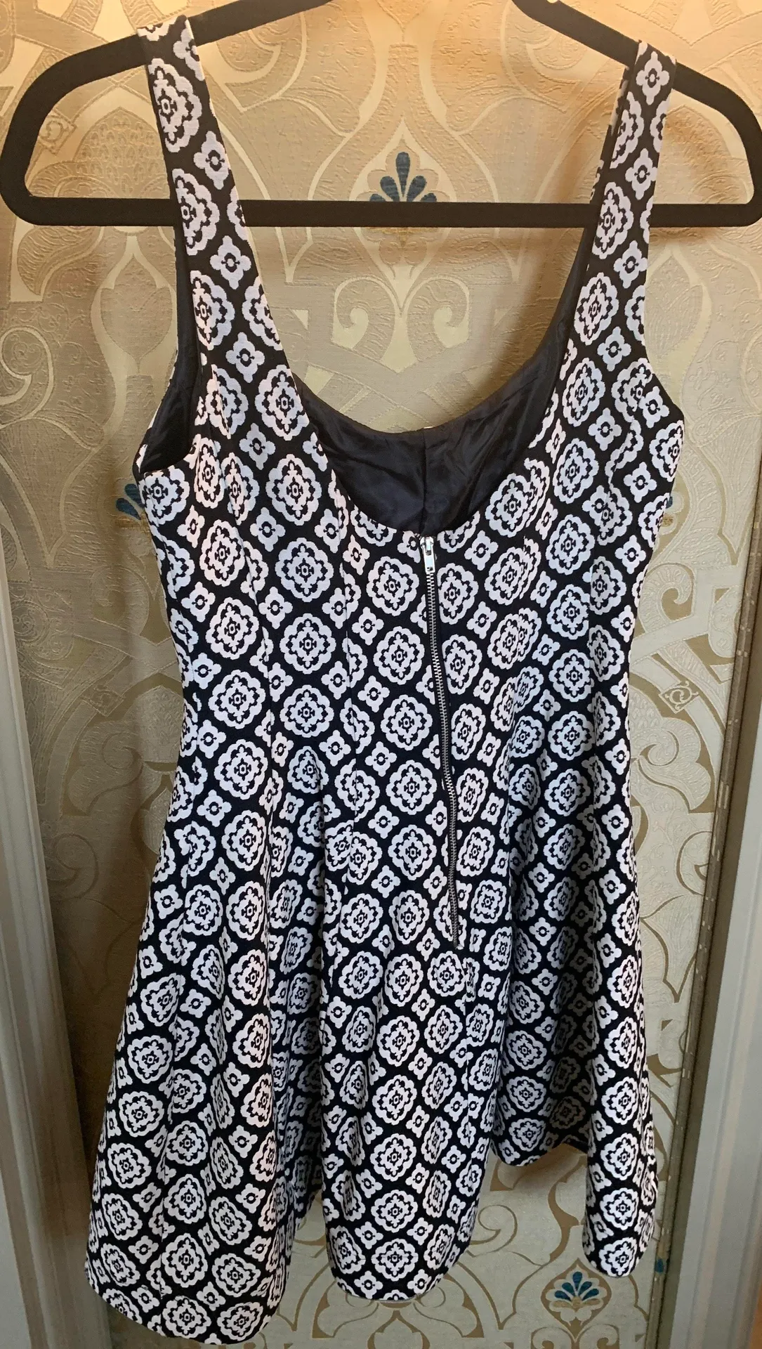 Black And White Printed  dress - Image 2