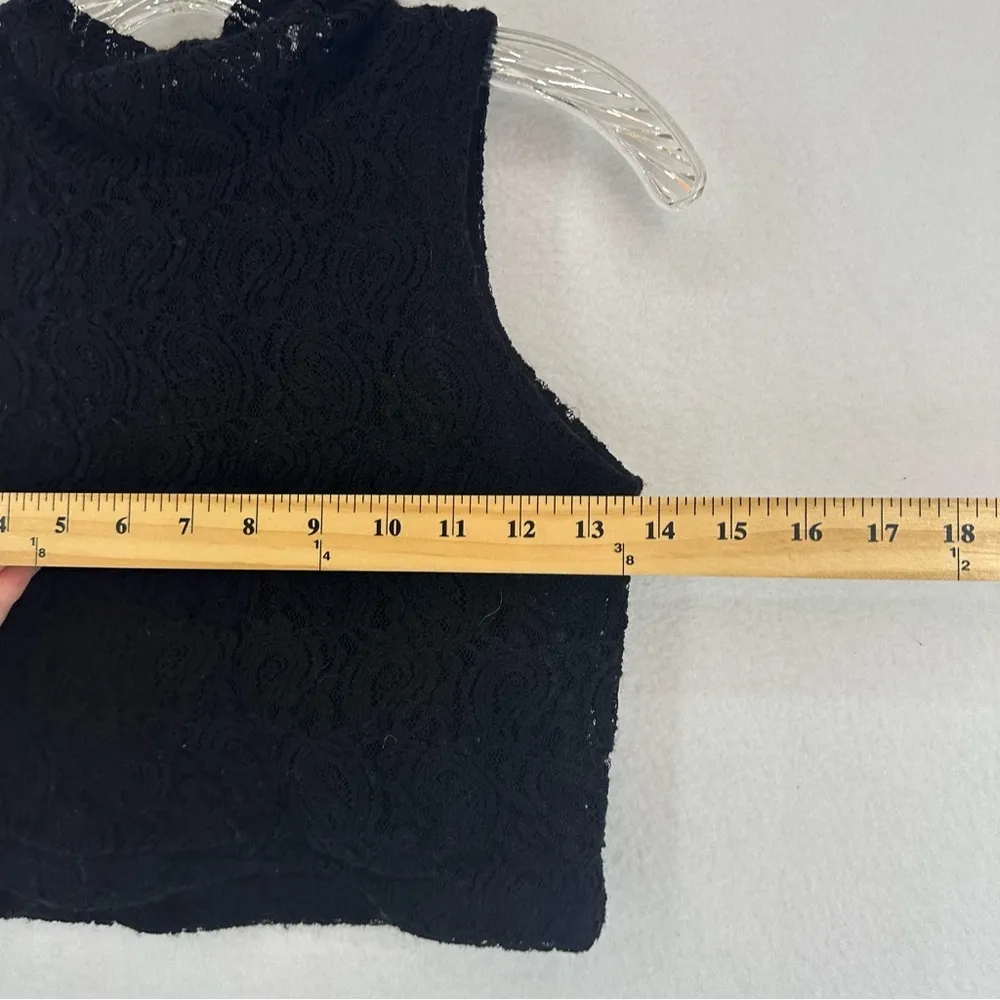 Glamorous Sleeveless Cropped High Neck Crop Top Lace Small Black - Image 3