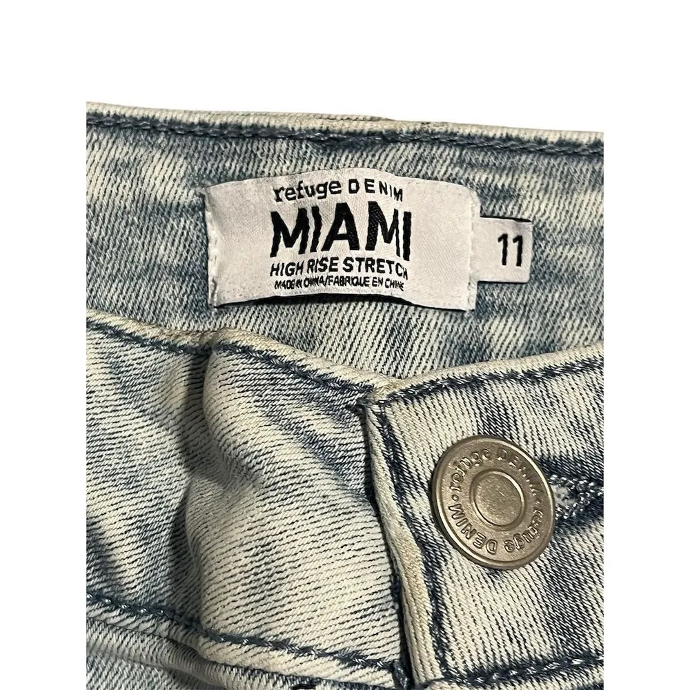 Refuge Jean Shorts Womens Size 11 High Rise Distressed Denim Blue Casual NEW - Image 4