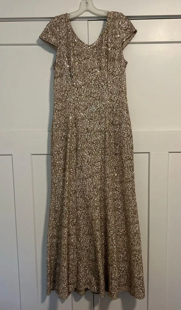 ALEX EVENINGS
appliqued lace short-sleeve mermaid gown - Image 5