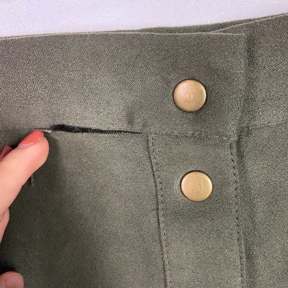 AKIRA CHICAGO Women's Md Green Suede Mini Skirt - Image 3