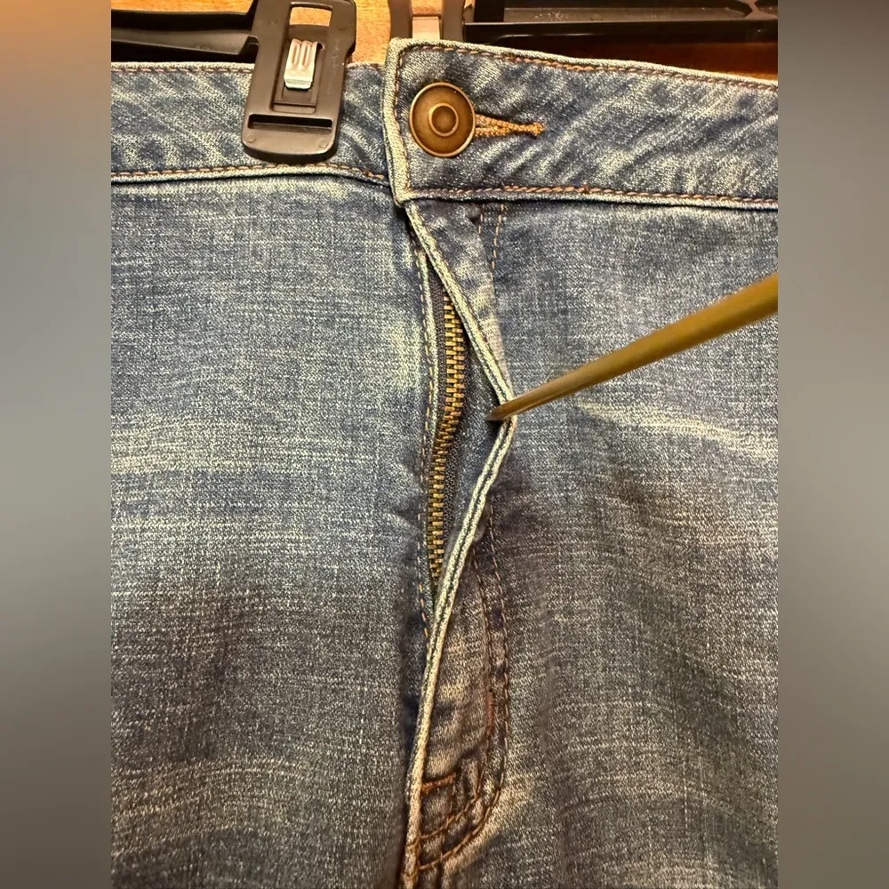 Venezia Woman’s Plus NWT Bermuda Roll Hem Med Wash Denim Shorts 26W Blue - Image 5