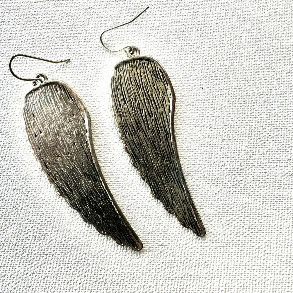 Silver tone angel wing earrings - Image 4