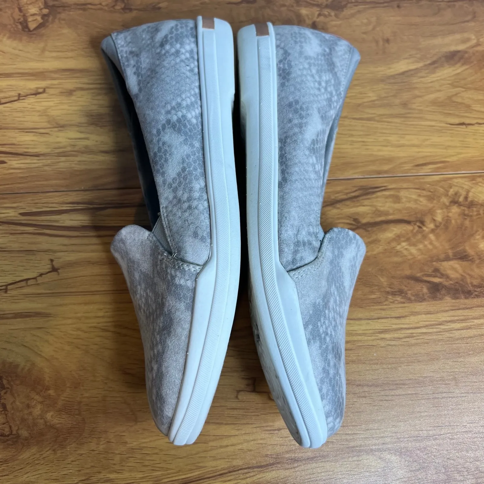 Dr SchollsSlip On Flats Shoes Women Size 9 Comfort Gray Snake Skin Print NEW - Image 7