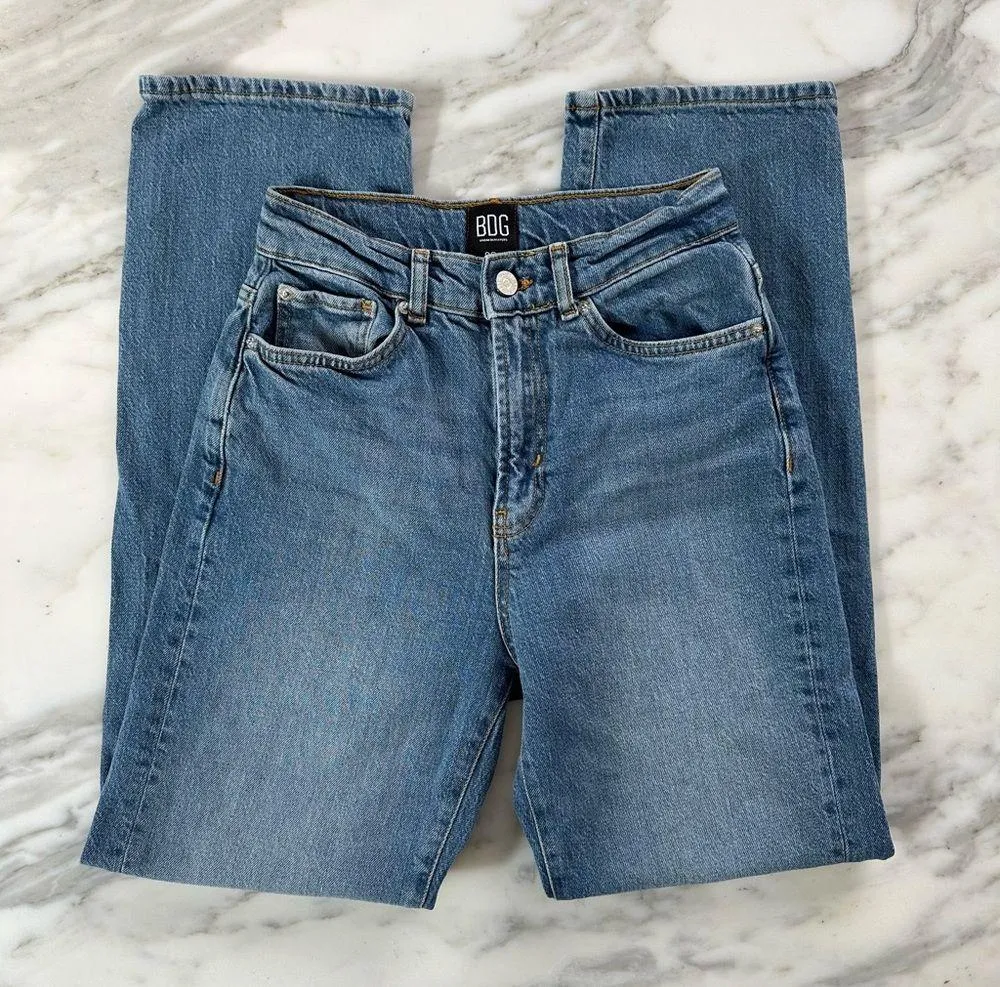 Urban Outfitters BDG High Rise Straight Leg Jeans • Sz 26 - Image 4