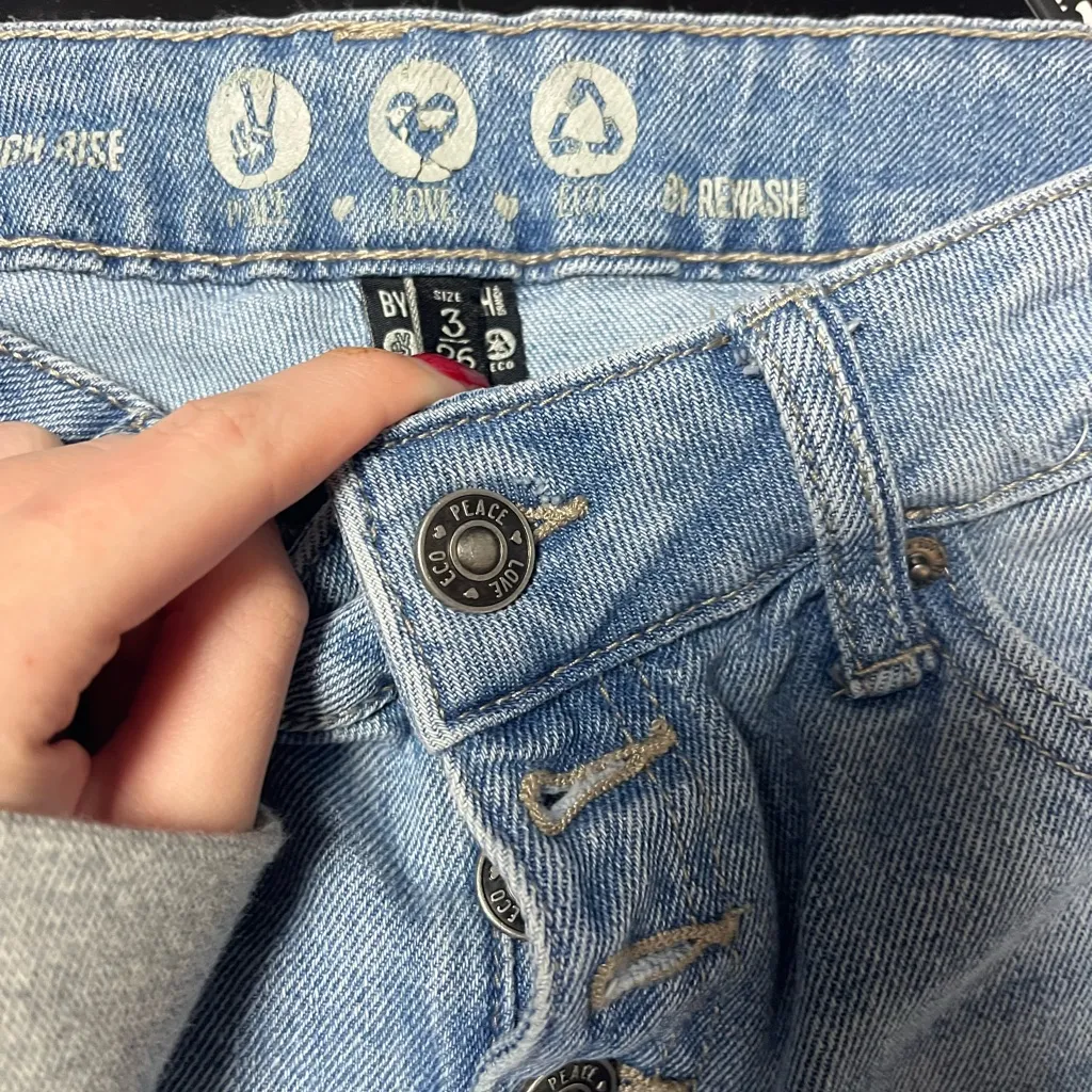 Classic Light Blue Straight Leg Women's Jeans Size undefined - Image 3