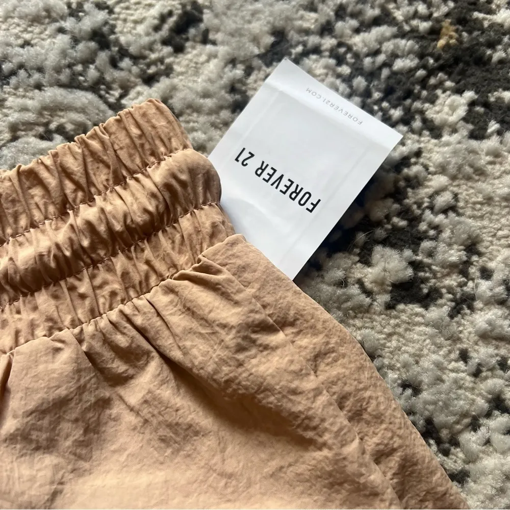 NWT 🌟 F21 Windbreaker Short - Image 3