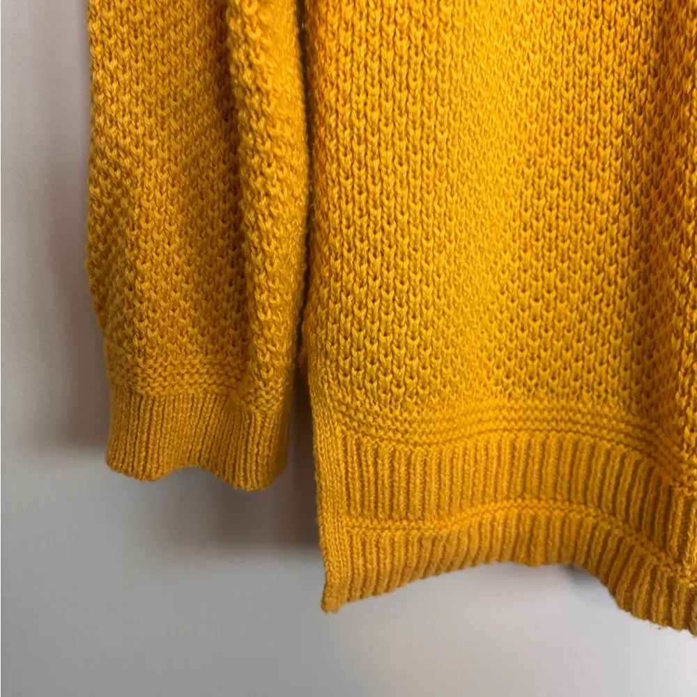 Old Navy Textured Crewneck Raglan Sleeve Sweater - Image 6