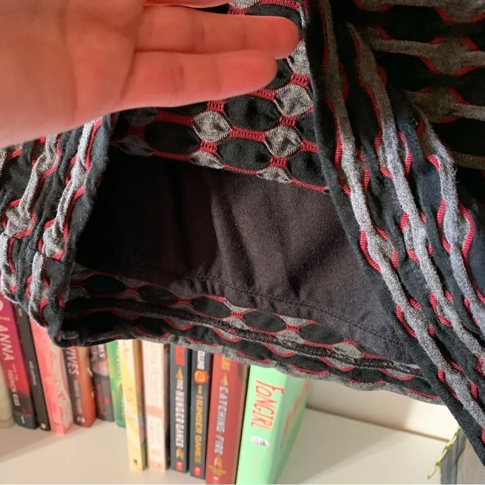 Max Studio Black, Red, and Gray Patterned Skirt Size Small - Image 4