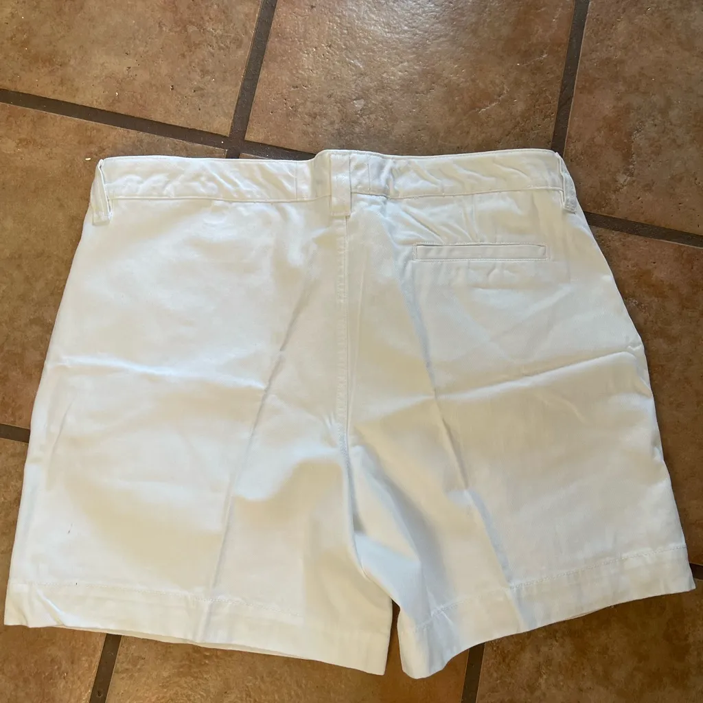 Lauren Ralph Lauren White Button-Detail Bermudas - Image 2