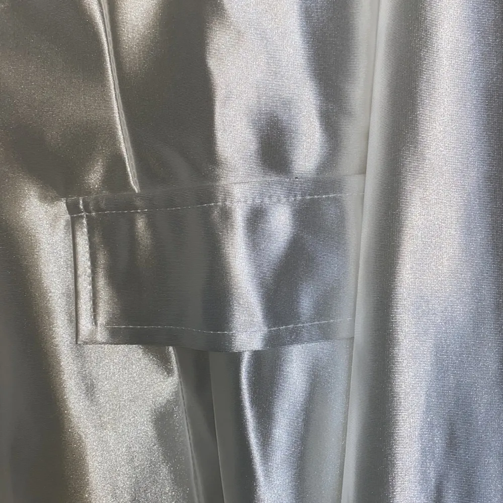 Very cute! Shein L 8/10 shiny white blazer - Image 4