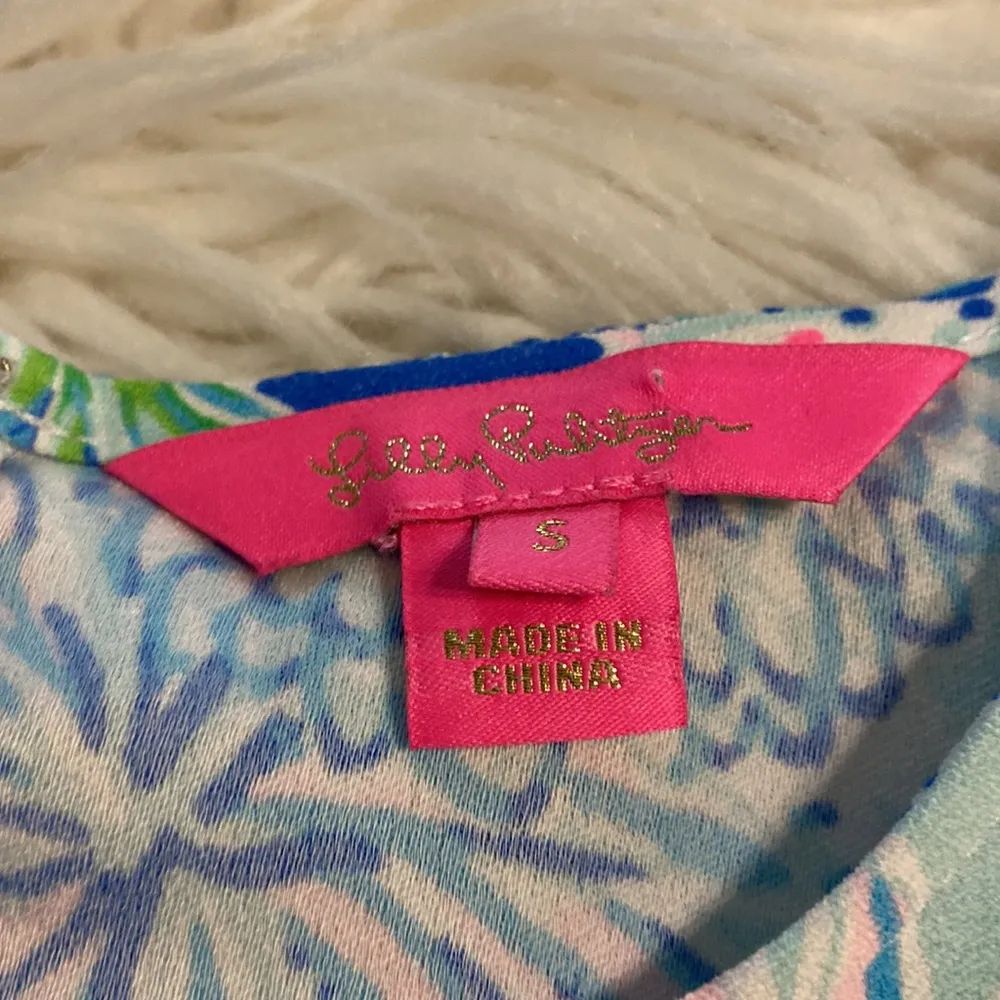 Lilly Pulitzer Shirt size S excellent condition length 28” bust 30” - Image 8