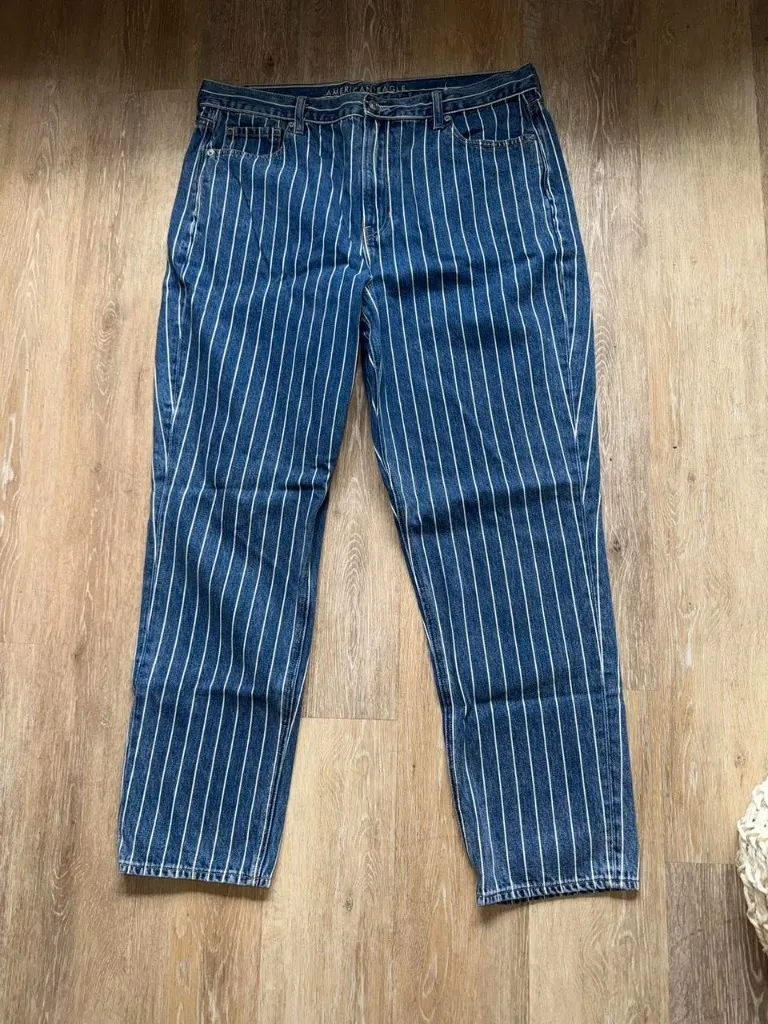 American Eagle  mom jeans - Image 2