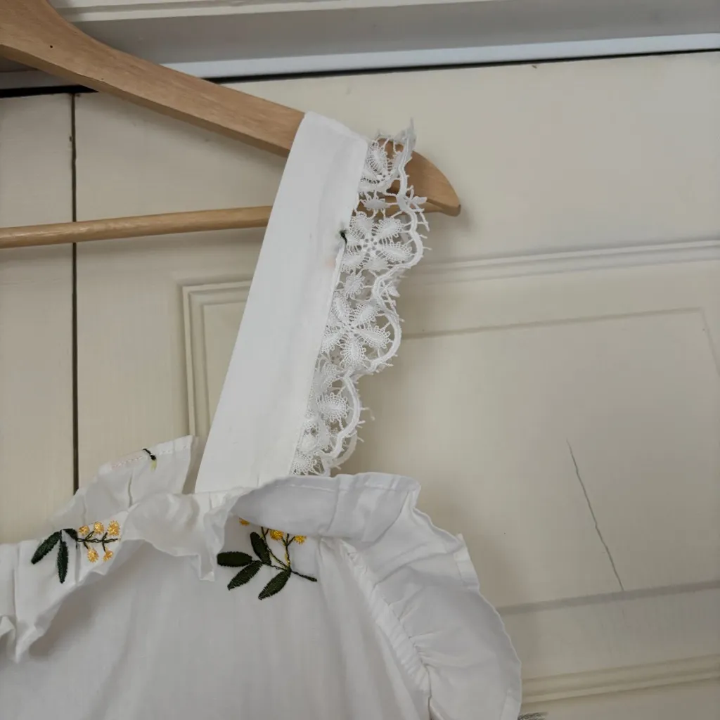 Anthropologie gpd tiered white cotton ruffled floral embroidered dress size M - Image 4