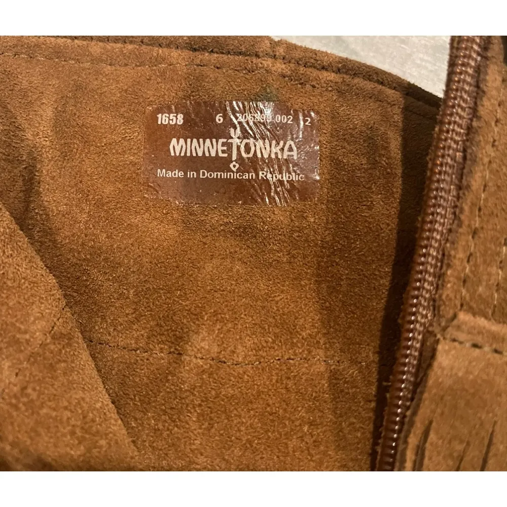Minnetonka 5-Layer Fringe Boot, Sz 6 - Image 16