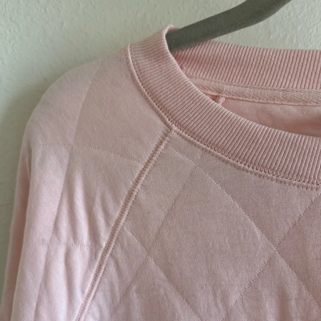 Old Navy  PEACH Quilted Sweatshirt. - Image 5