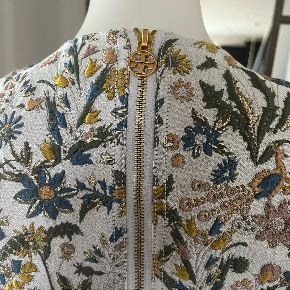 Jacquard Dress Floral Mini Size 6, New with Tag $698.00 - Image 9