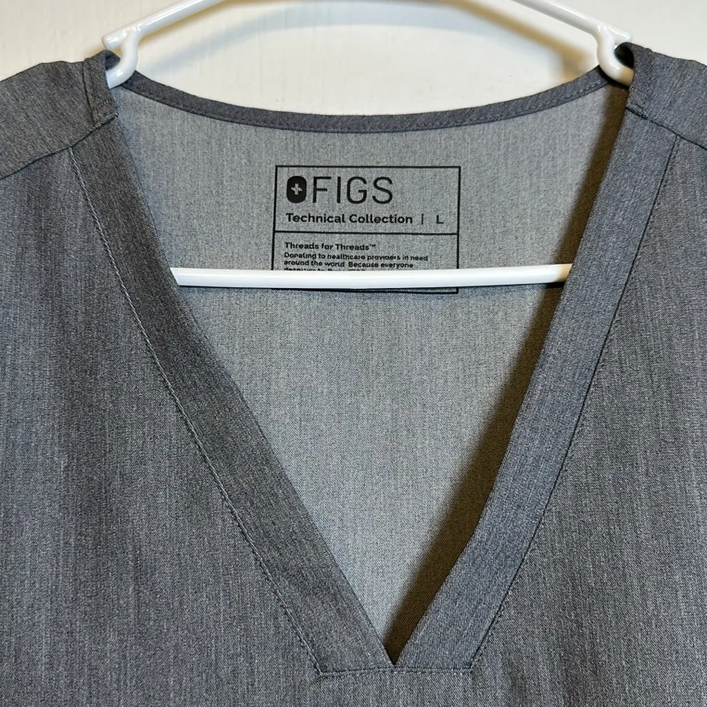 Figs V-Neck Surgeon Nurse Doctor Pharmacist Scrub Top Casma Size Large EUC #2559 - Image 5