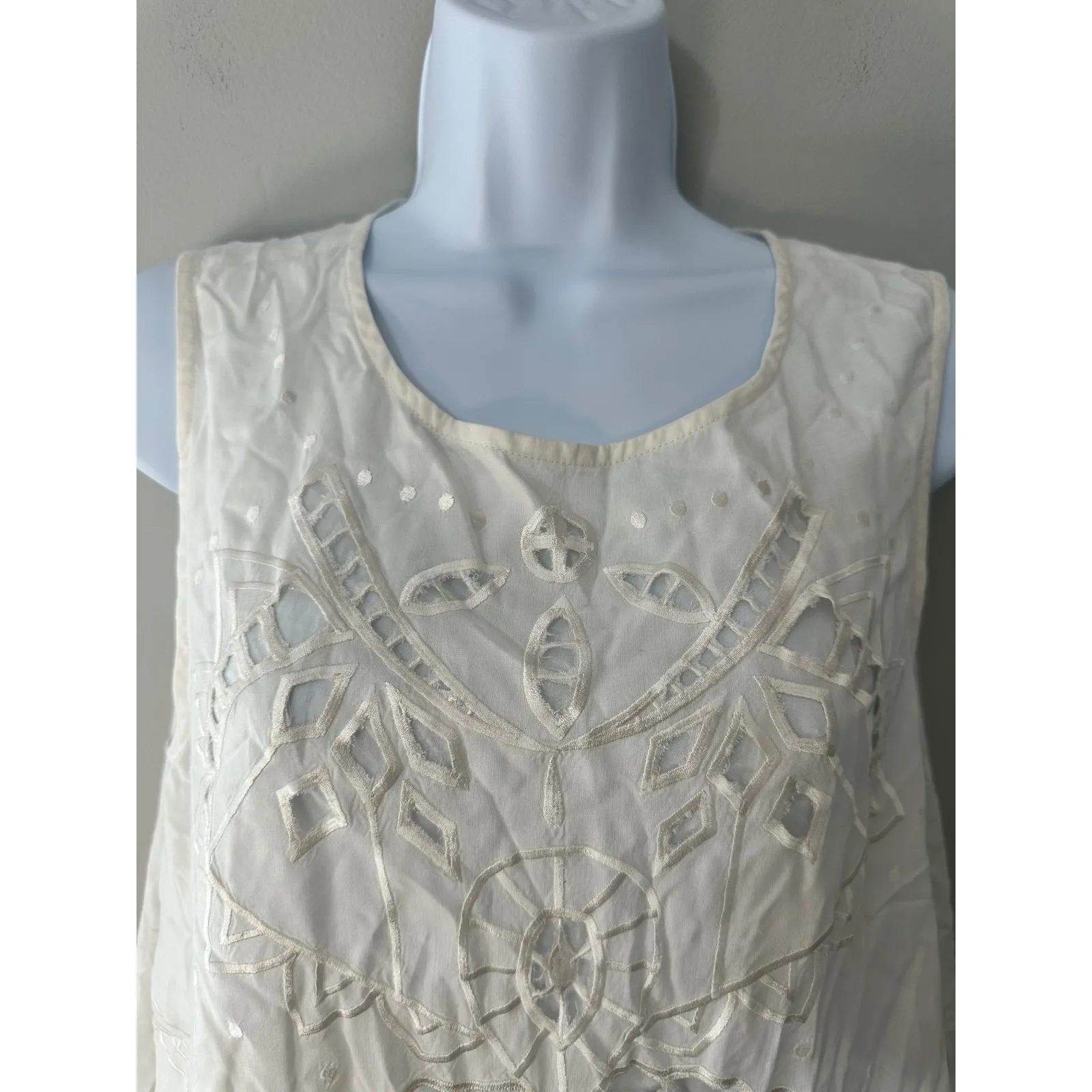 HD in Paris Anthropologie‎ White Sleeveless Eyelet Tank Top Size M - Image 4