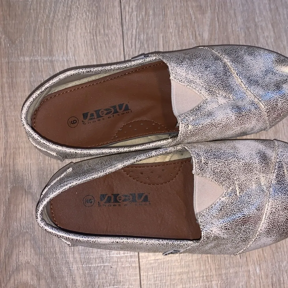SOS Shoes of soul Silver Glitter Flats Size 9 - Image 6
