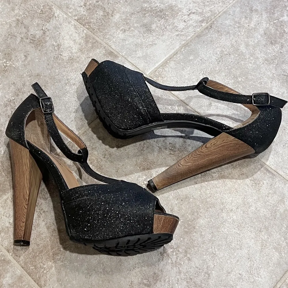 JustFab platform T strap open toe heels black sparkle size 8.5 - Image 2