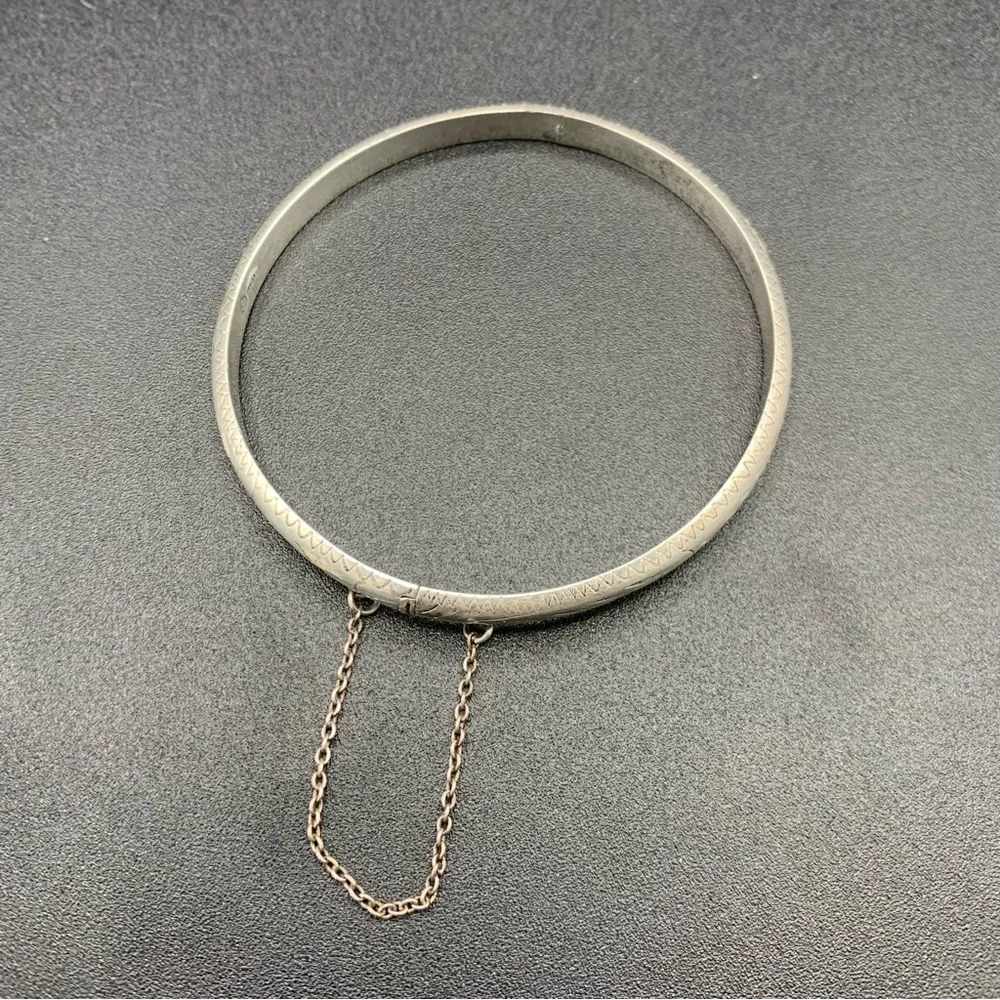 VTG Marked SA Etched Hinge Bangle Braclet Sterling Silver 925 Safety Catch - Image 6