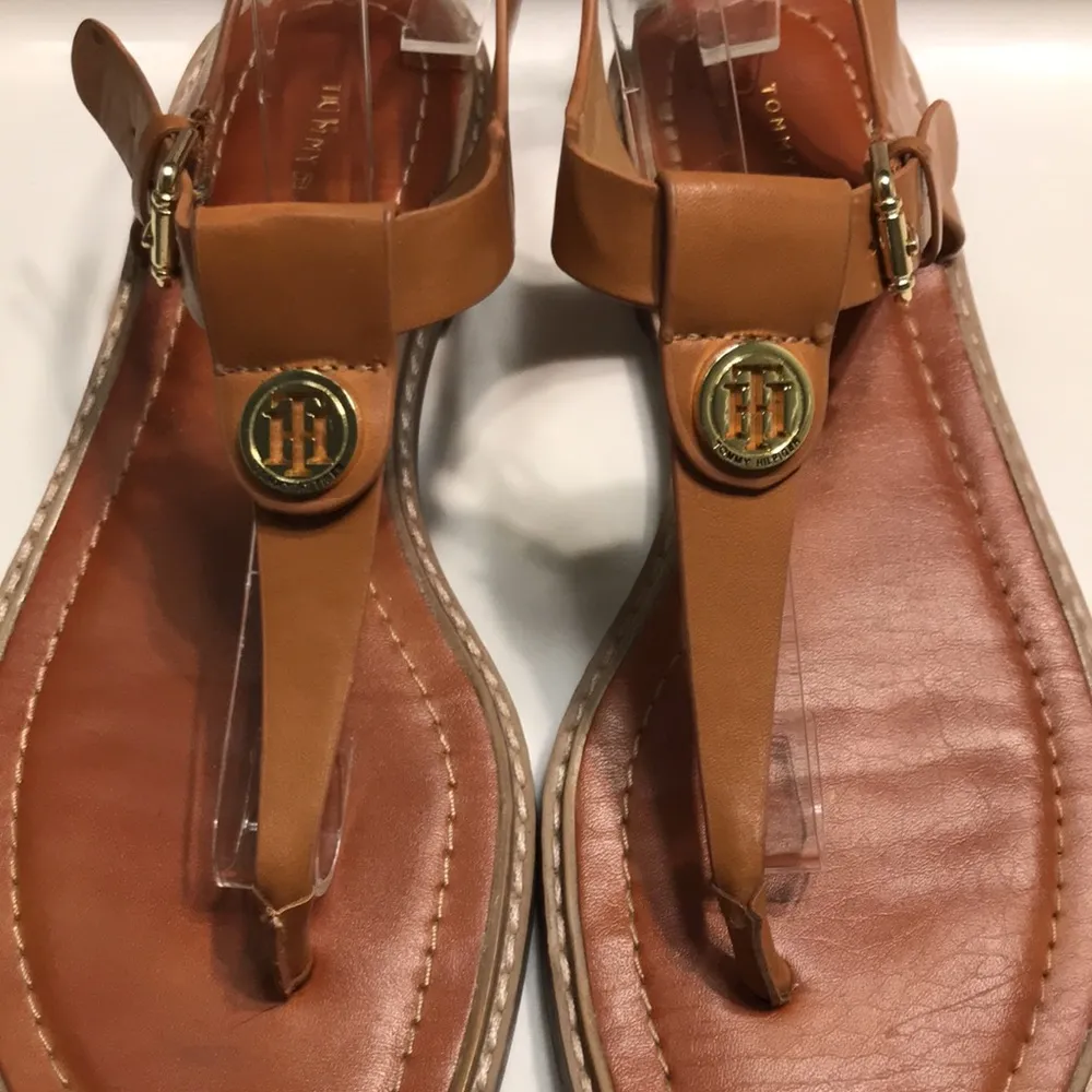 Tommy Hilfiger Women’s Burke Faux Leather Brown Hardware Thong Sandals - Image 3