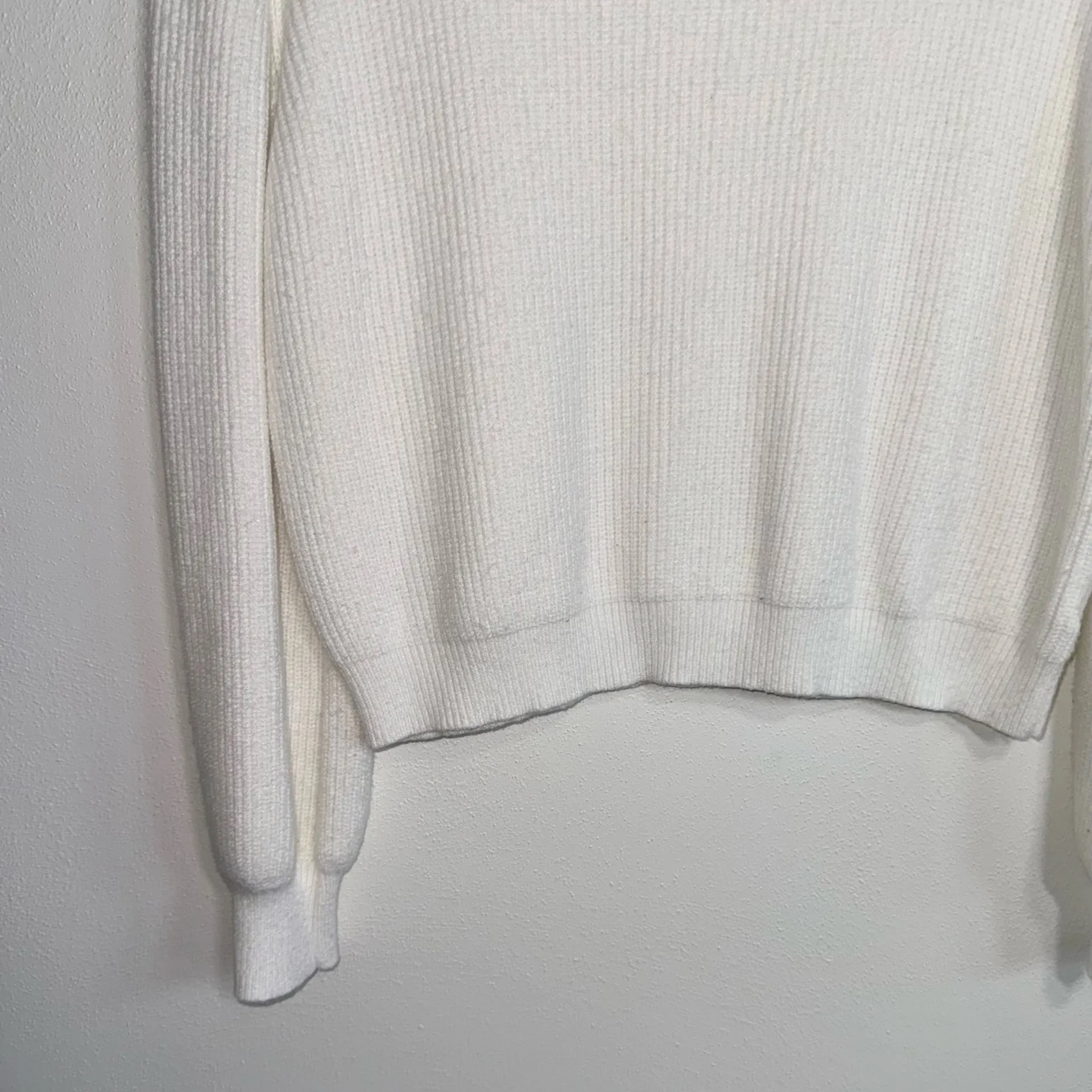 Jun & Ivy Francesca’s White Sweater Scallop Neck Knit Cropped - Image 4