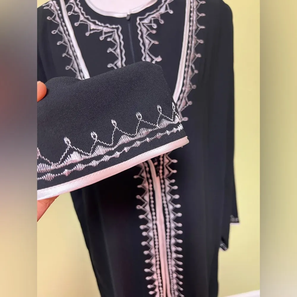 Black embroidered long sleeve abaya with white trim, 3 buttons on outer shell Size undefined - Image 13