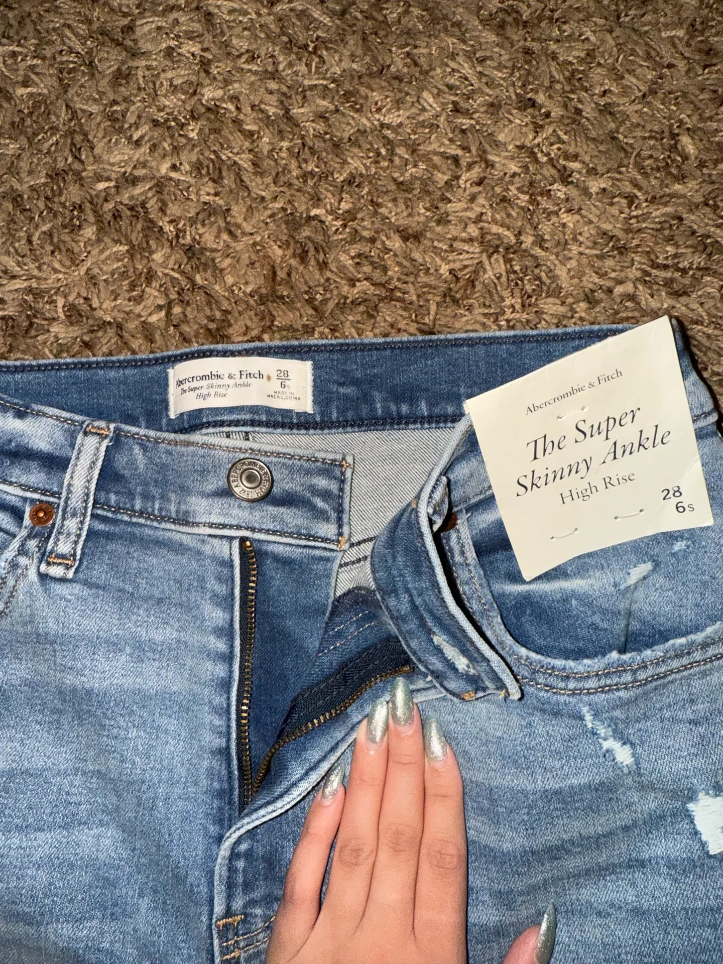 Abercrombie & Fitch - Image 2