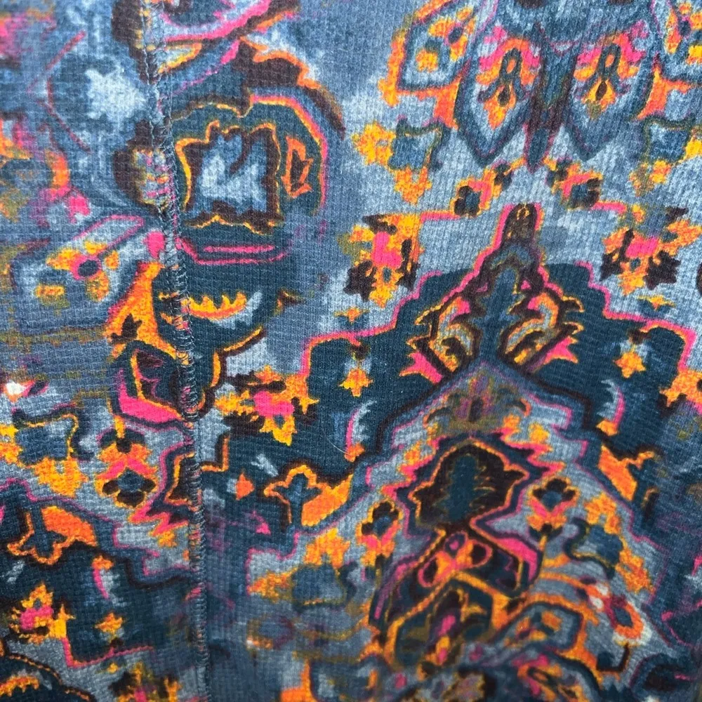 ANTHROPOLOGIE Pilcro Thermal Waffle Knit Medallion V Neck Long Sleeve Top Small - Image 2