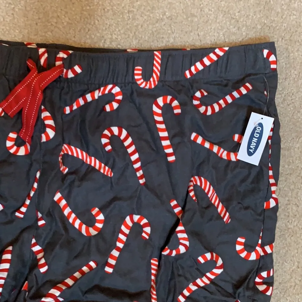 Old navy sleep shorts gray candy cane size XXL - Image 2