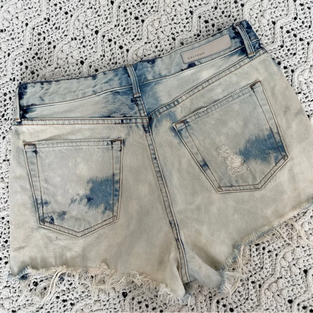 GRLFRND Cindy Acid Wash High Waist Distressed Cutoff DenimShorts White (Size 28) - Image 2