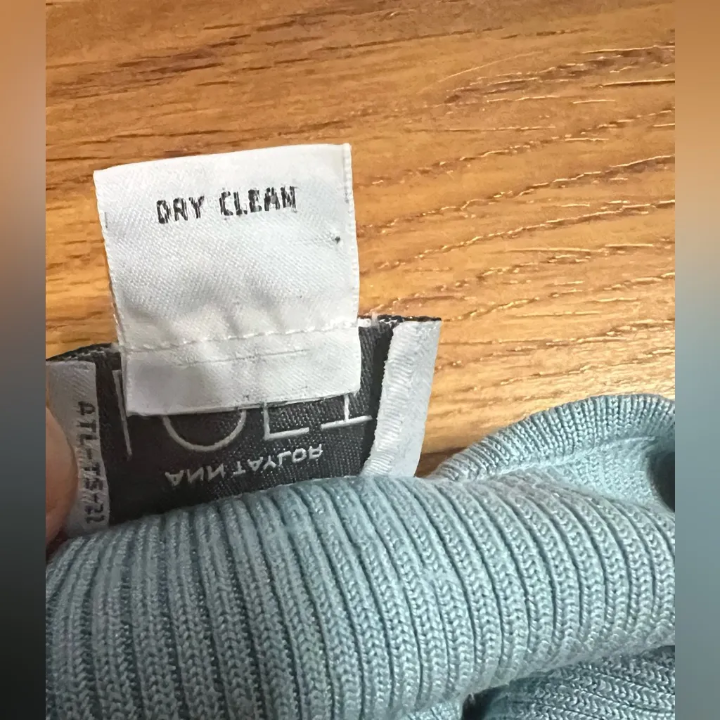 Ann Taylor LOFT 100% Silk Ribbed Sleeveless Top – Size Medium - Image 5