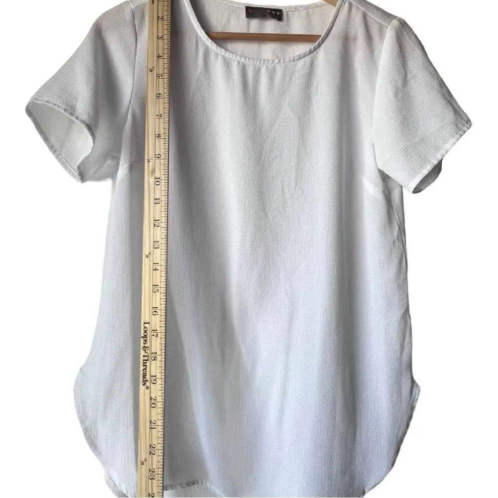 Women's white blouse light fabric basic tee short sleeve top Size XS. - Image 2