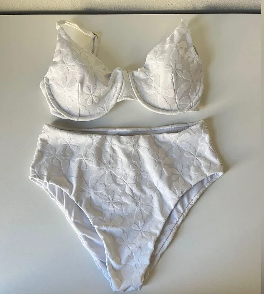 KENNY FLOWERS THE SANTORINI WHITE FLORAL JACQUARD UNDERWIRE BIKINI TOP DD Size undefined - Image 5