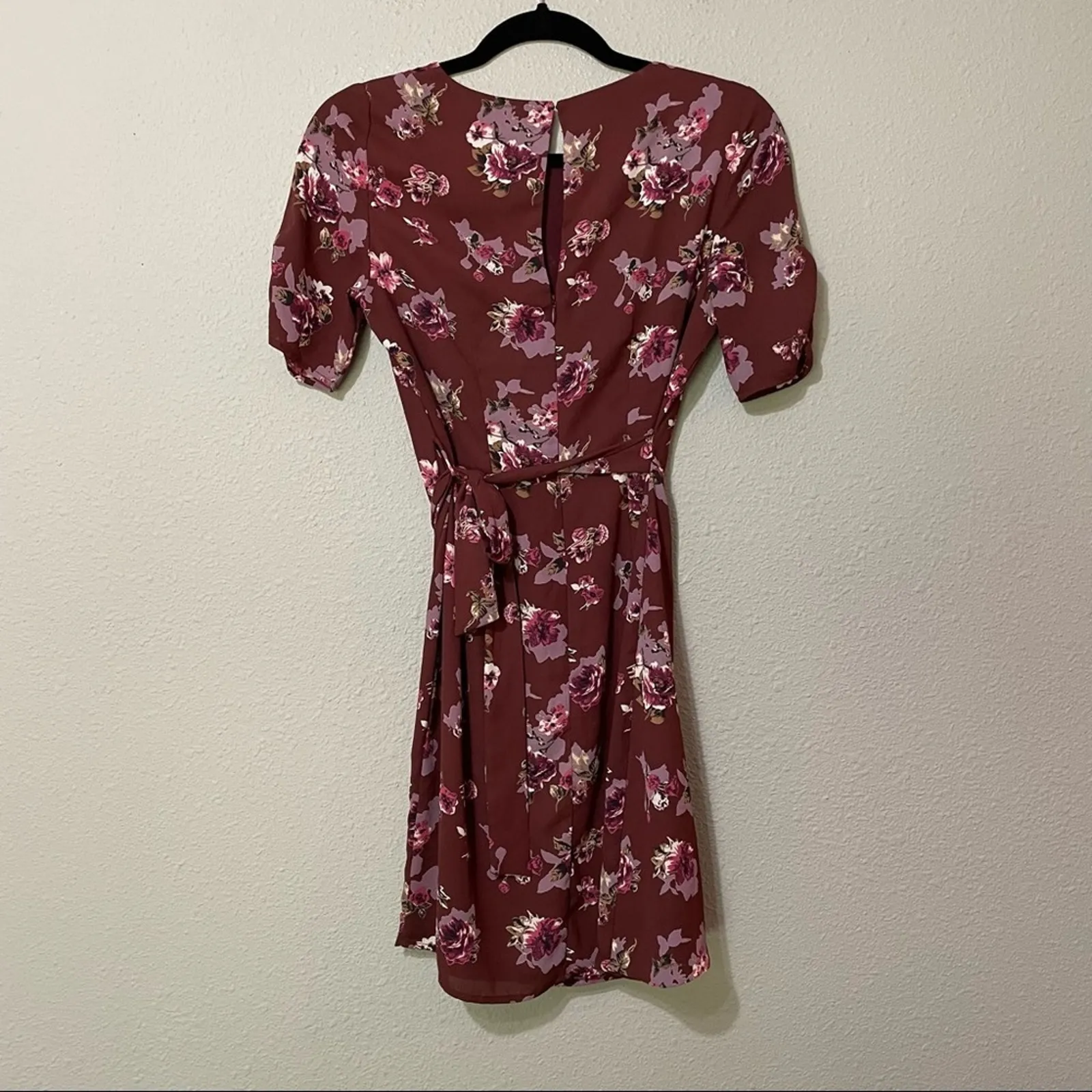 ASTR The Label Maroon Floral Wrap Front Mini Dress Womens XS Fall Boho Ruched - Image 9