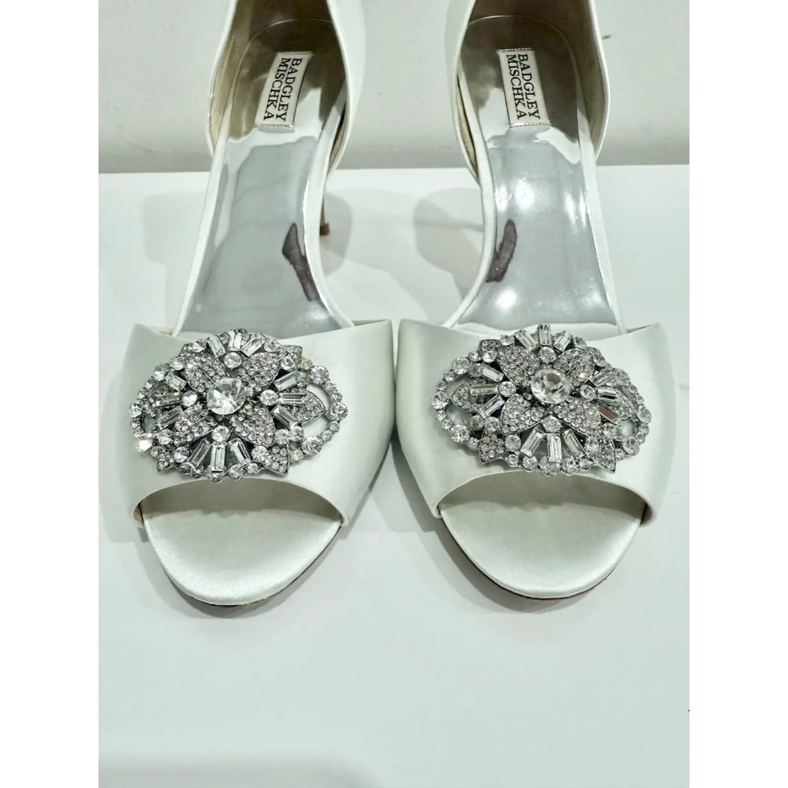 Badgley Mischka Dana Satin Crystal Peep Toe D'Orsay Heels White Women's Size 11 - Image 7