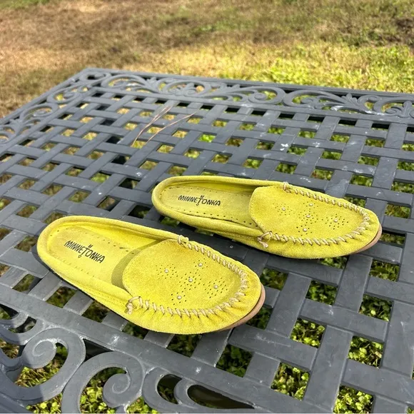 MINNETONKA Suede Leather Slip On Moccasin Loafer Shoes‎ Yellowish Green 9 Women - Image 4