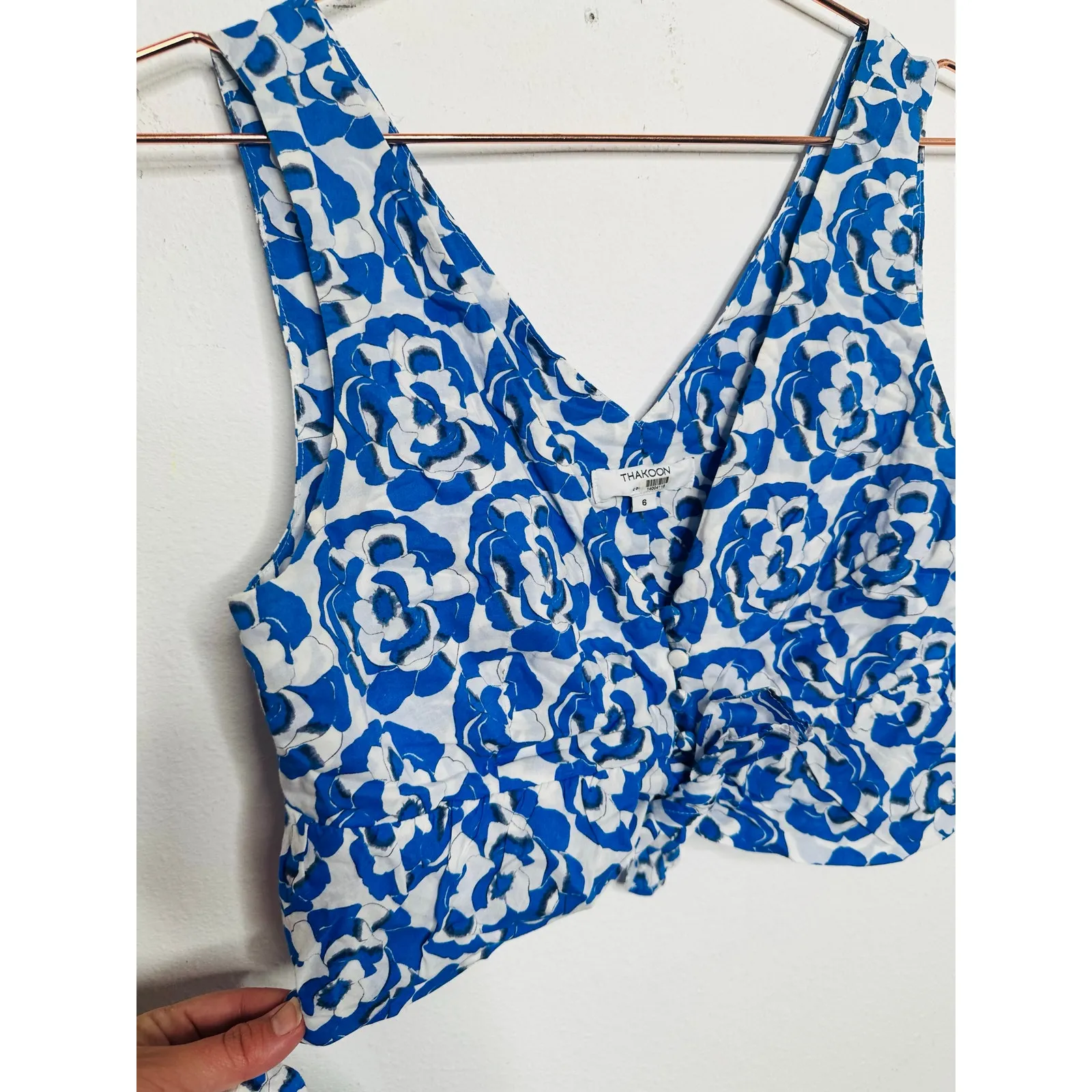 THAKOON Blue White Floral Rose Pop Print 100% Cotton Ruffle Crop Top size 6 - Image 3
