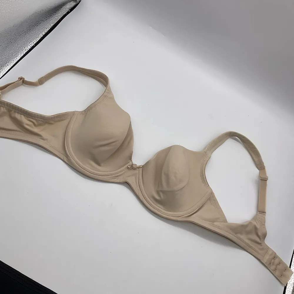 NEW VICTORIAS SECRET NUDE BRA - Image 4