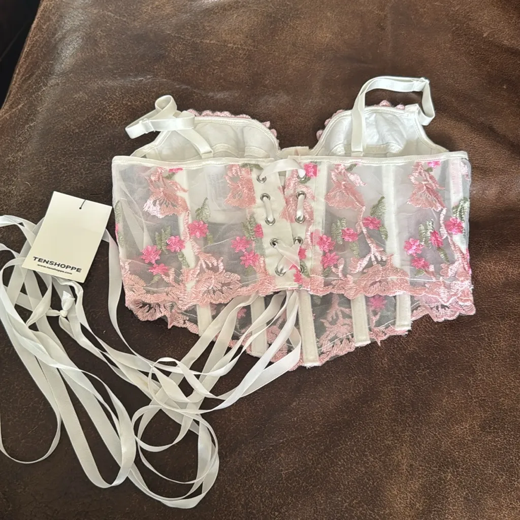 Pink and White delicate floral Lace corset top with boning NWT size small - Image 3