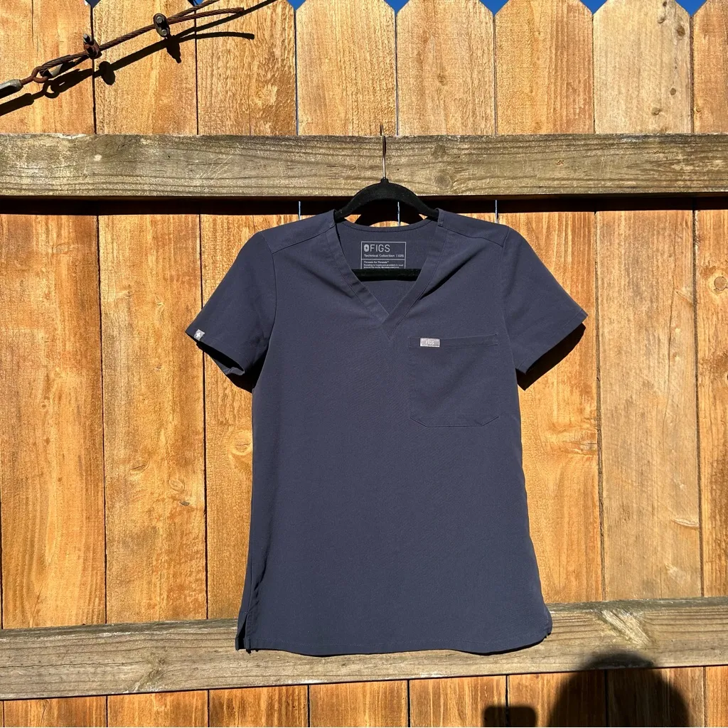 FIGS Catarina One-Pocket V-neck Short Sleeve Scrub Top quiet navy size XXS - Image 3