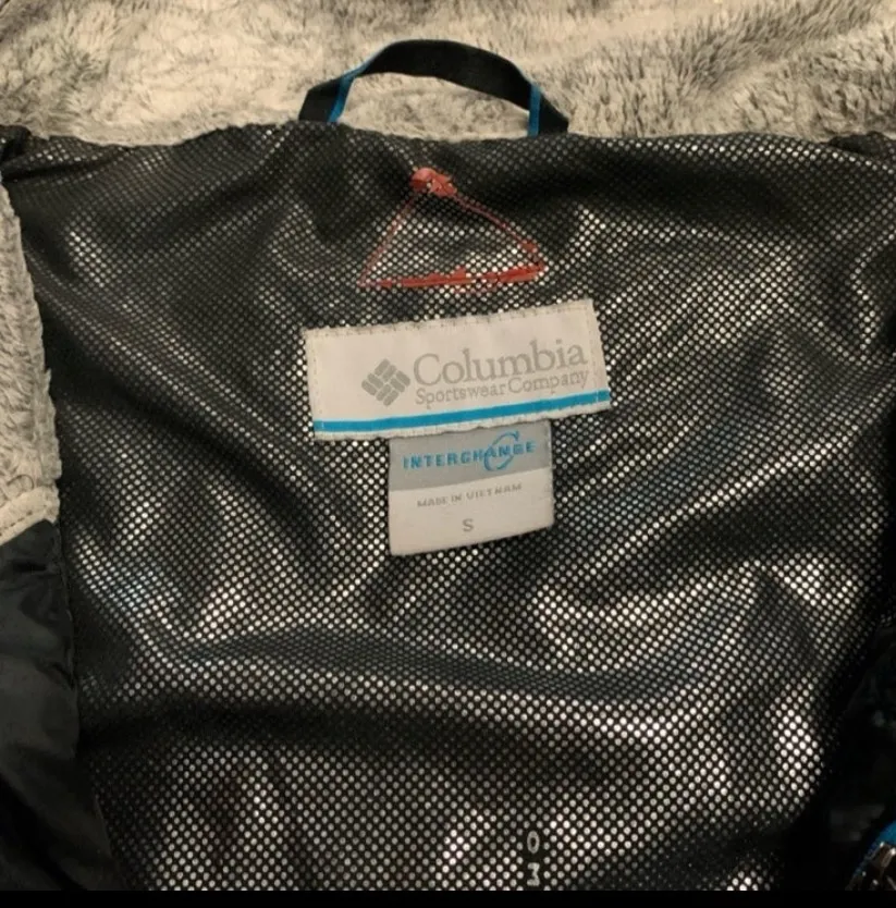 Columbia Puffer Coat Women’s Small - Image 2