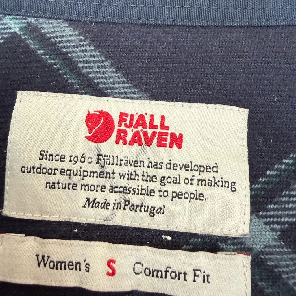 Fjällräven Women's Comfort Fit Flannel in Navy Plaid Size Small Blue - Image 3