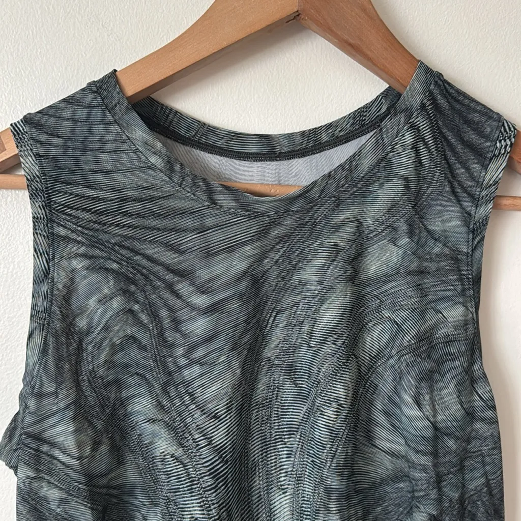 Lululemon 10 High Neck Split Hem Run Tank in Dimensional Icing Blue Multi - Image 5