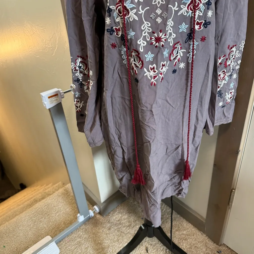 Cedar Rose Long Sleeve Embroidered Floral Boho Dress Midi Grey V - Image 4