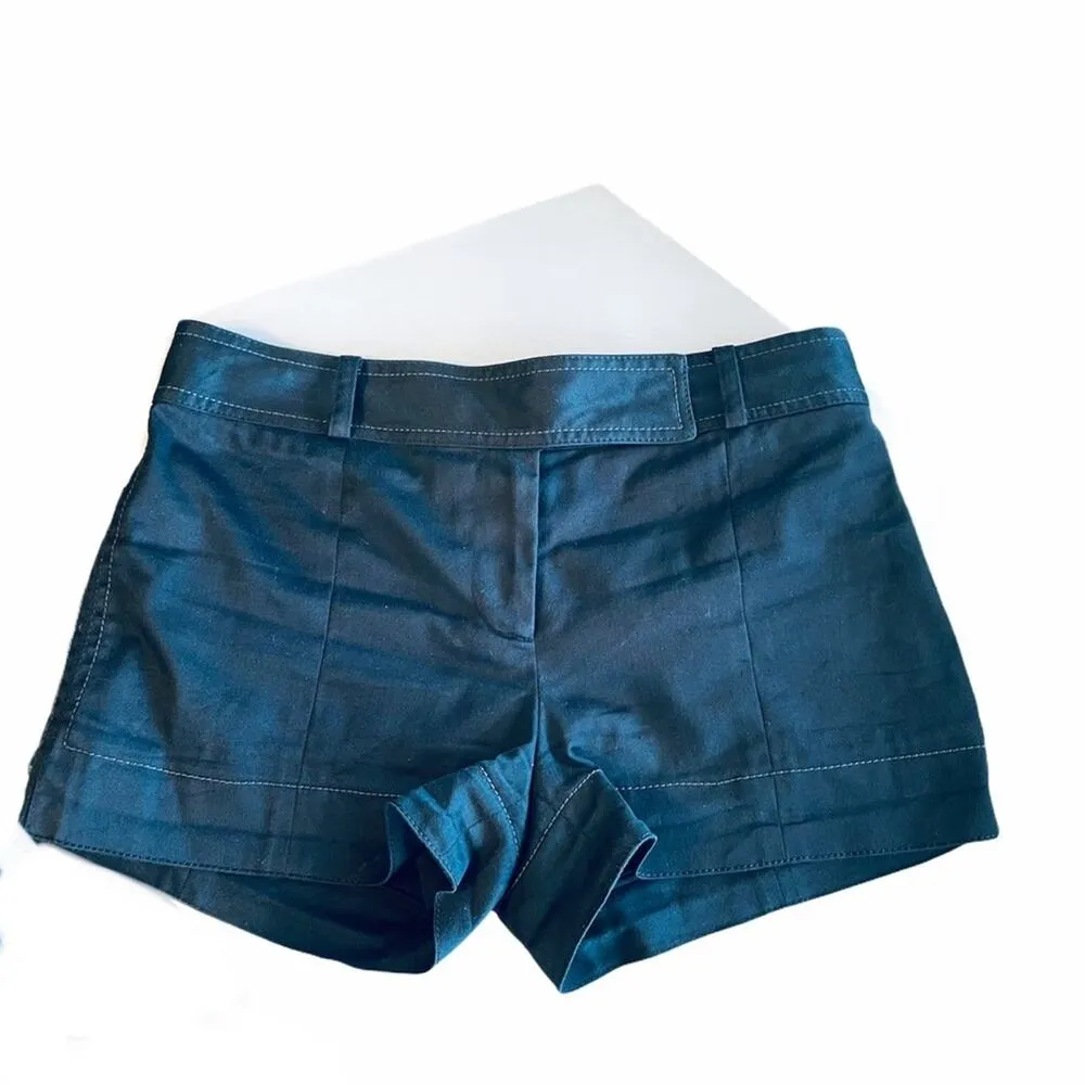 Zac Posen lined black belt front clasp shorts - Image 4