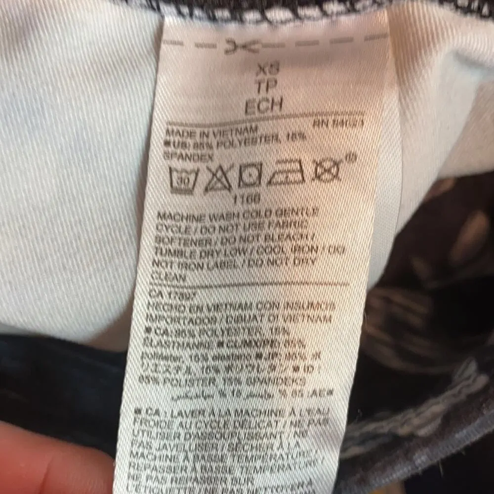 Old Navy  Active Floral Capri Workout Pants Size XS - Image 6